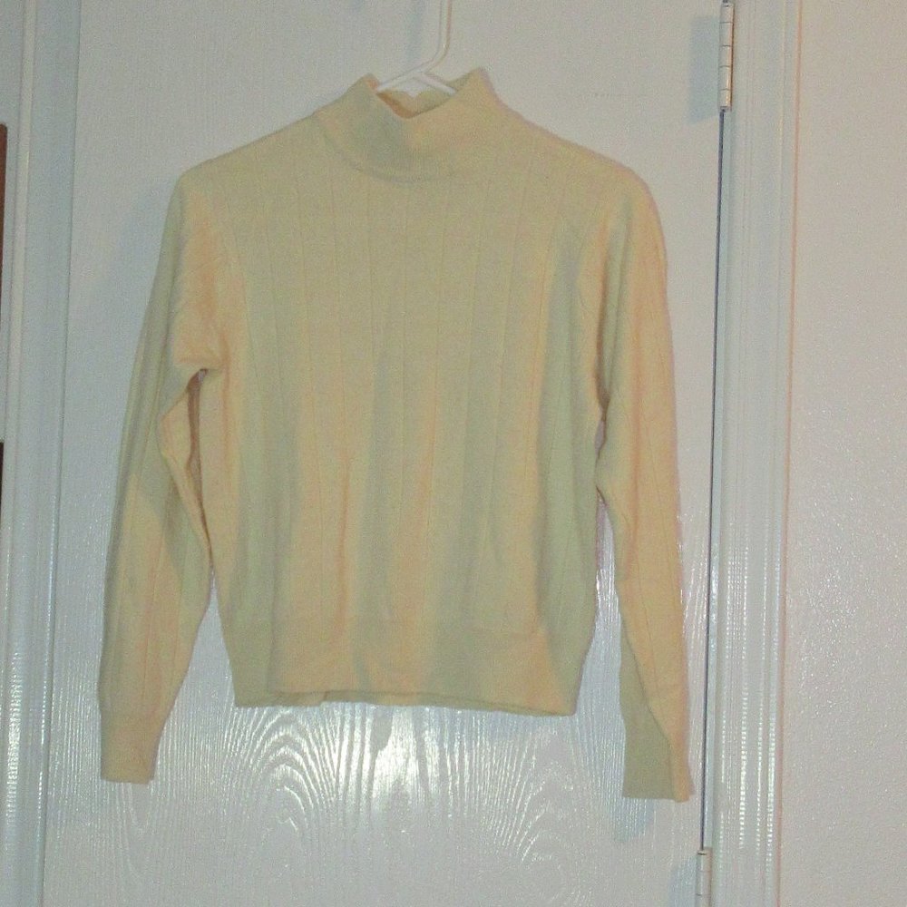 JENNIFER MOORE Yellow Mock Turtleneck Sweater Medium